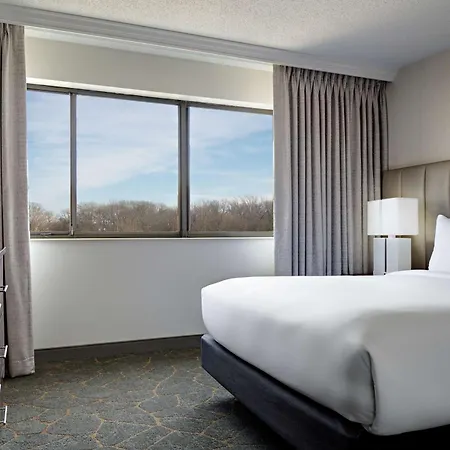 Doubletree By Hilton Fairfield Hotel & Suites Exterior photo